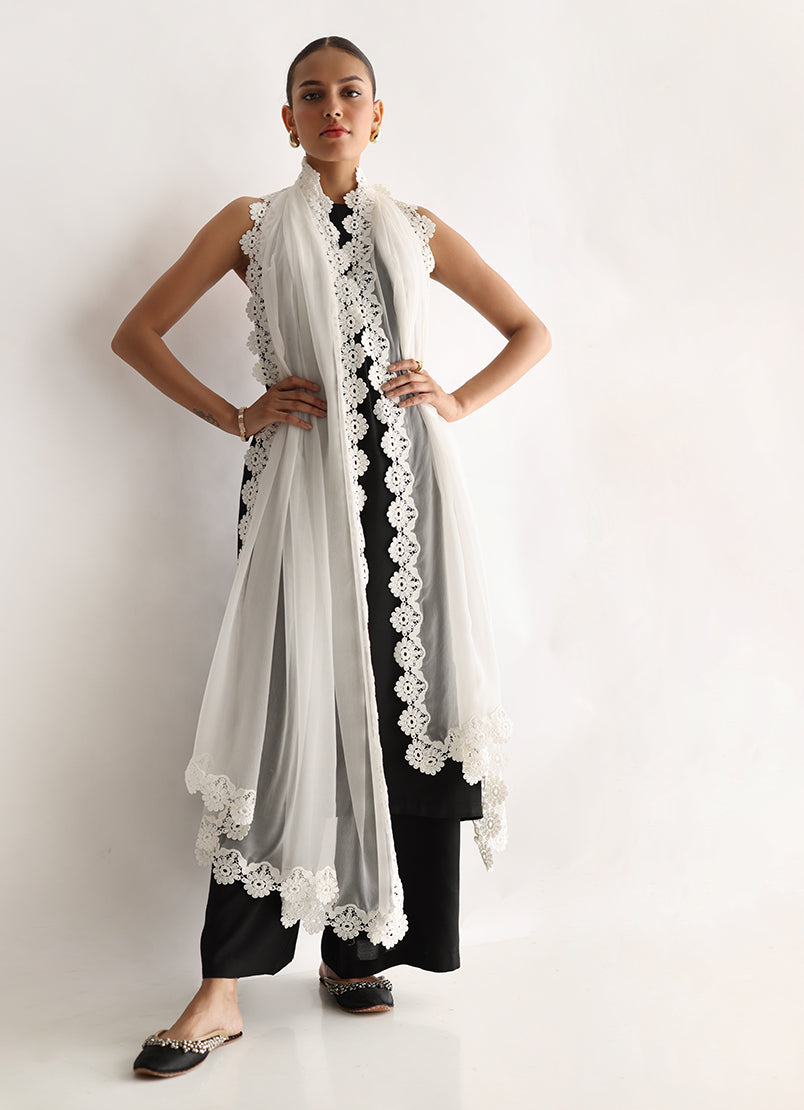 applique-lace-dupatta