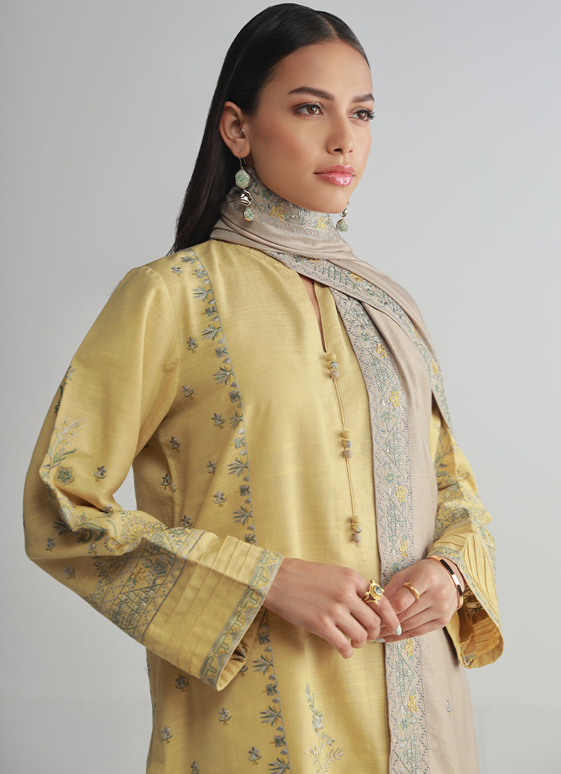 3-pc-khaddar-embroidered-suit