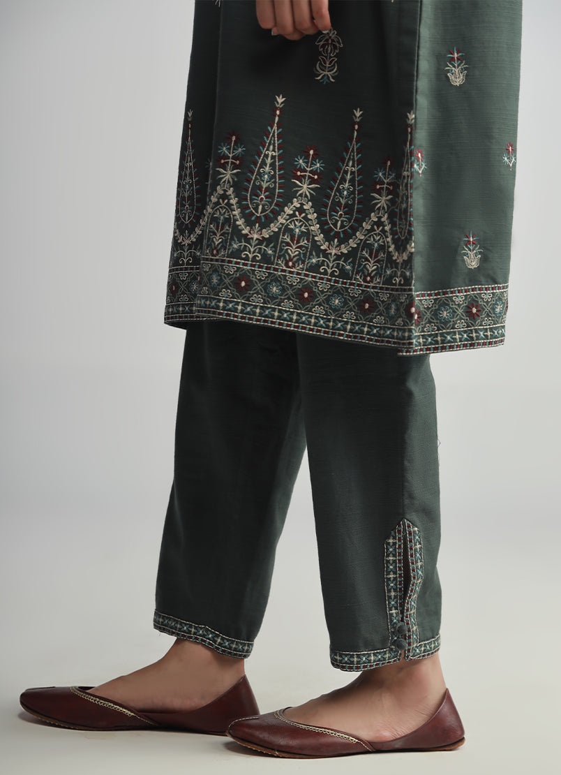 3-pc-khaddar-embroidered-suit