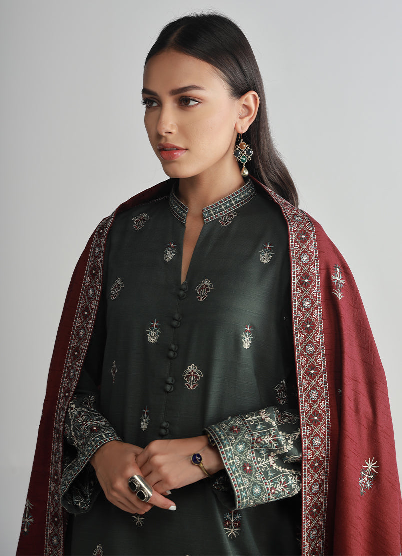 3-pc-khaddar-embroidered-suit