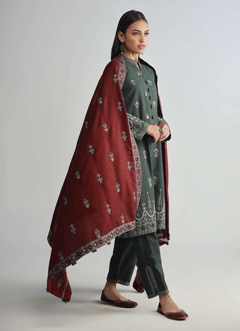 3-pc-khaddar-embroidered-suit