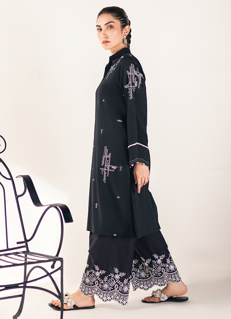 black-embroidered-kurta